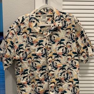 XL Hawaiian button down shirt.